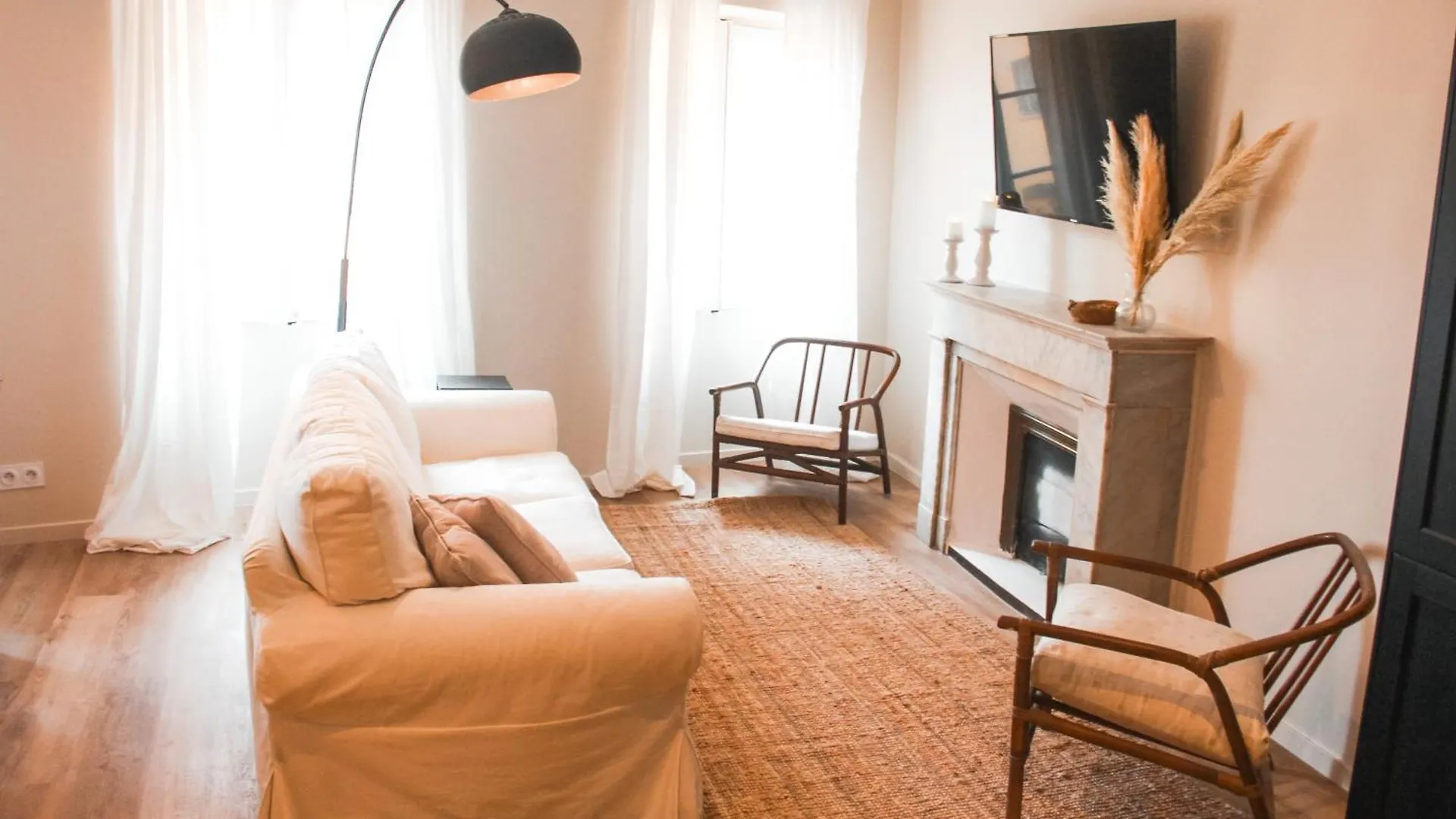Magnifique Appartement De 3 Chambres + Parking グラース アパート
